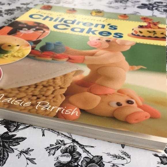 Fun & Original Children’s Cakes by Maisie Parrish 2010 Paperback - Picture 2 of 8